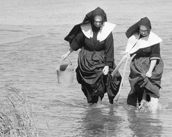 Nuns digging clams
